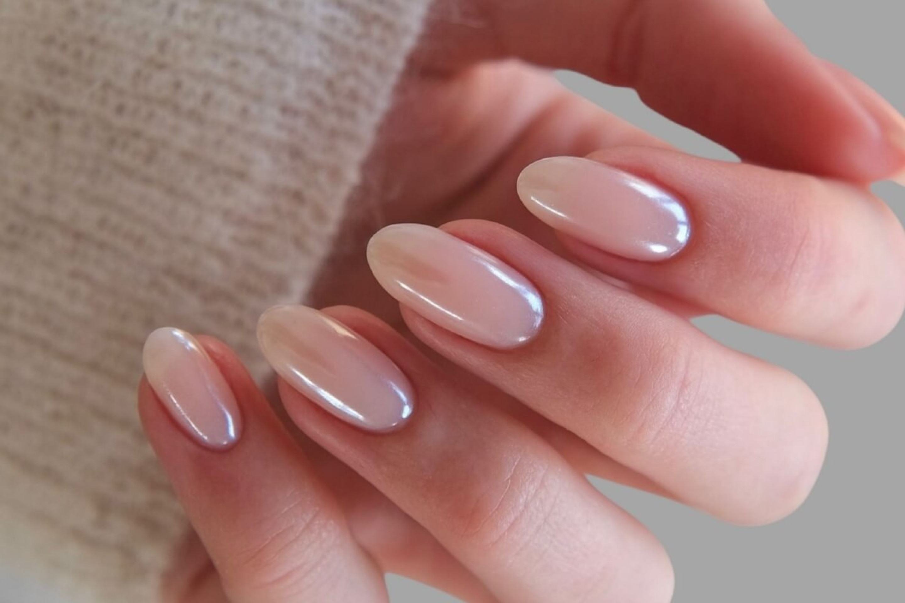 3 tendências de unhas com acabamento espelhado