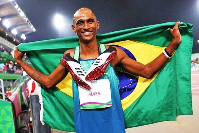 Atletismo - Nove brasileiros subiram ao pódio duas vezes na modalidade, entre eles Alison dos Santos, medalha de bronze nos 400 metros com barreira nas duas últimas edições. Os outros são: Adhemar Ferreira da Silva, André Domingos, Edson Luciano, Joaquim Cruz, João do Pulo, Nelson Prudêncio, Robson Caetano e Thiago Braz. - (crédito: Reprodução do Instagram @alisonsantos01) Atletismo - Nove brasileiros subiram ao pódio duas vezes na modalidade, entre eles Alison dos Santos, medalha de bronze nos 400 metros com barreira nas duas últimas edições. Os outros são: Adhemar Ferreira da Silva, André Domingos, Edson Luciano, Joaquim Cruz, João do Pulo, Nelson Prudêncio, Robson Caetano e Thiago Braz. - (crédito: Reprodução do Instagram @alisonsantos01)
