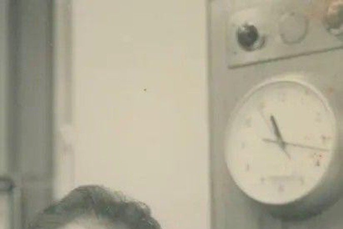 Vladimir Herzog e o casal Pacheco Jordão em um parque, em 1966. Completam a fotografia os carrinhos de bebê dos filhos Ivo Herzog e Beatriz Pacheco Jordão - (crédito: ARQUIVO PESSOAL IVO HERZOG) Vladimir Herzog e o casal Pacheco Jordão em um parque, em 1966. Completam a fotografia os carrinhos de bebê dos filhos Ivo Herzog e Beatriz Pacheco Jordão - (crédito: ARQUIVO PESSOAL IVO HERZOG)