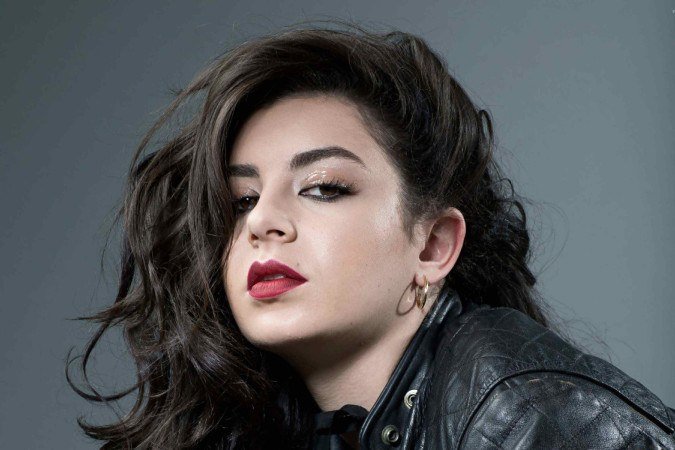 Charli XCX quebra silêncio sobre suposta rivalidade com Taylor Swift - (crédito: TMJBrazil) Charli XCX quebra silêncio sobre suposta rivalidade com Taylor Swift - (crédito: TMJBrazil)