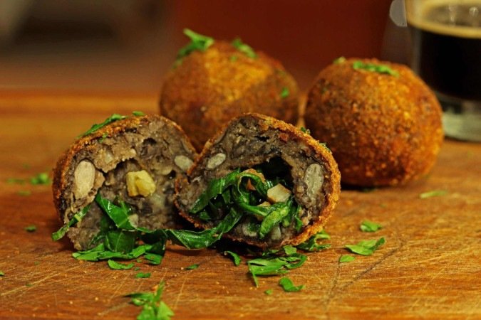 Bolinho de feijoada (Imagem: Bernardo Couto | Shutterstock) - (crédito: EdiCase) Bolinho de feijoada (Imagem: Bernardo Couto | Shutterstock) - (crédito: EdiCase)