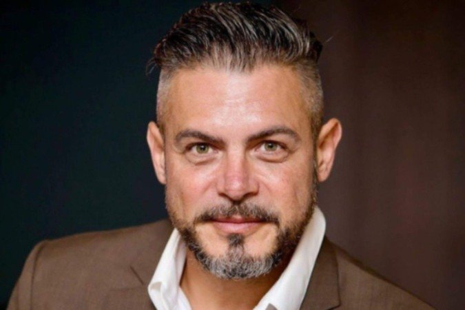 Luigi Baricelli passa por transformação no visual; veja antes e depois - (crédito: Reprodução/Instagram) Luigi Baricelli passa por transformação no visual; veja antes e depois - (crédito: Reprodução/Instagram)