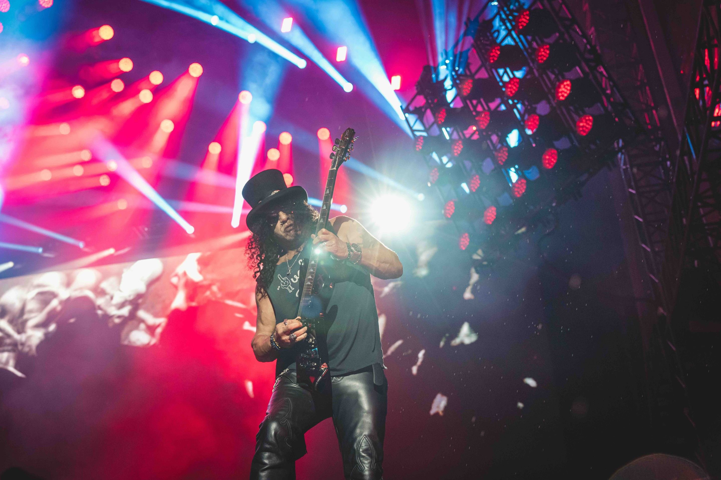 Guns N’ Roses encerra turnê em Brasília com clássicos do rock