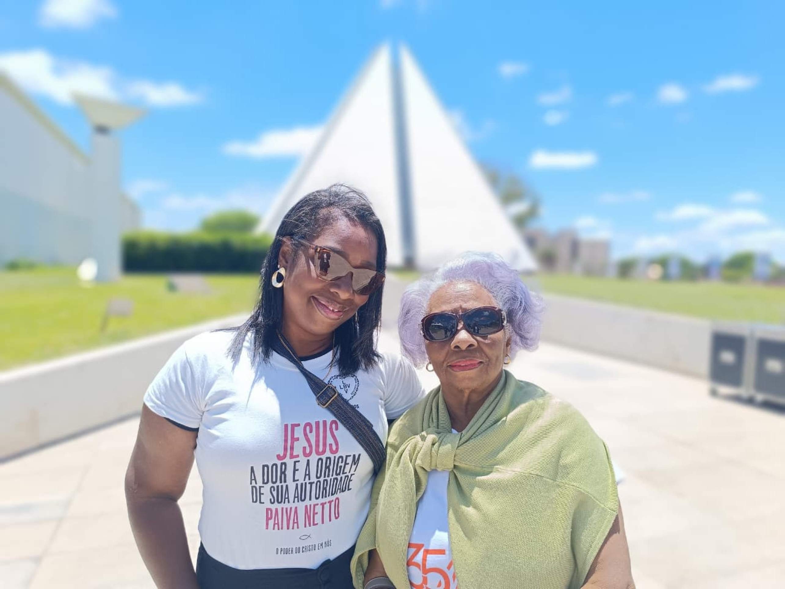 Cristiana e Valc&iacute;ria viajaram de Salvador para as comemora&ccedil;&otilde;es