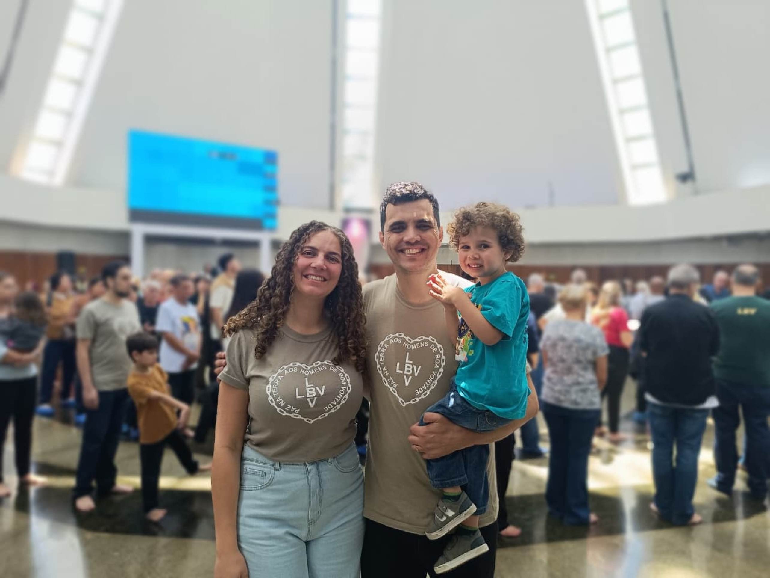 Jhonnatan e Gabrielle mant&ecirc;m a tradi&ccedil;&atilde;o com o filho, Gabriel