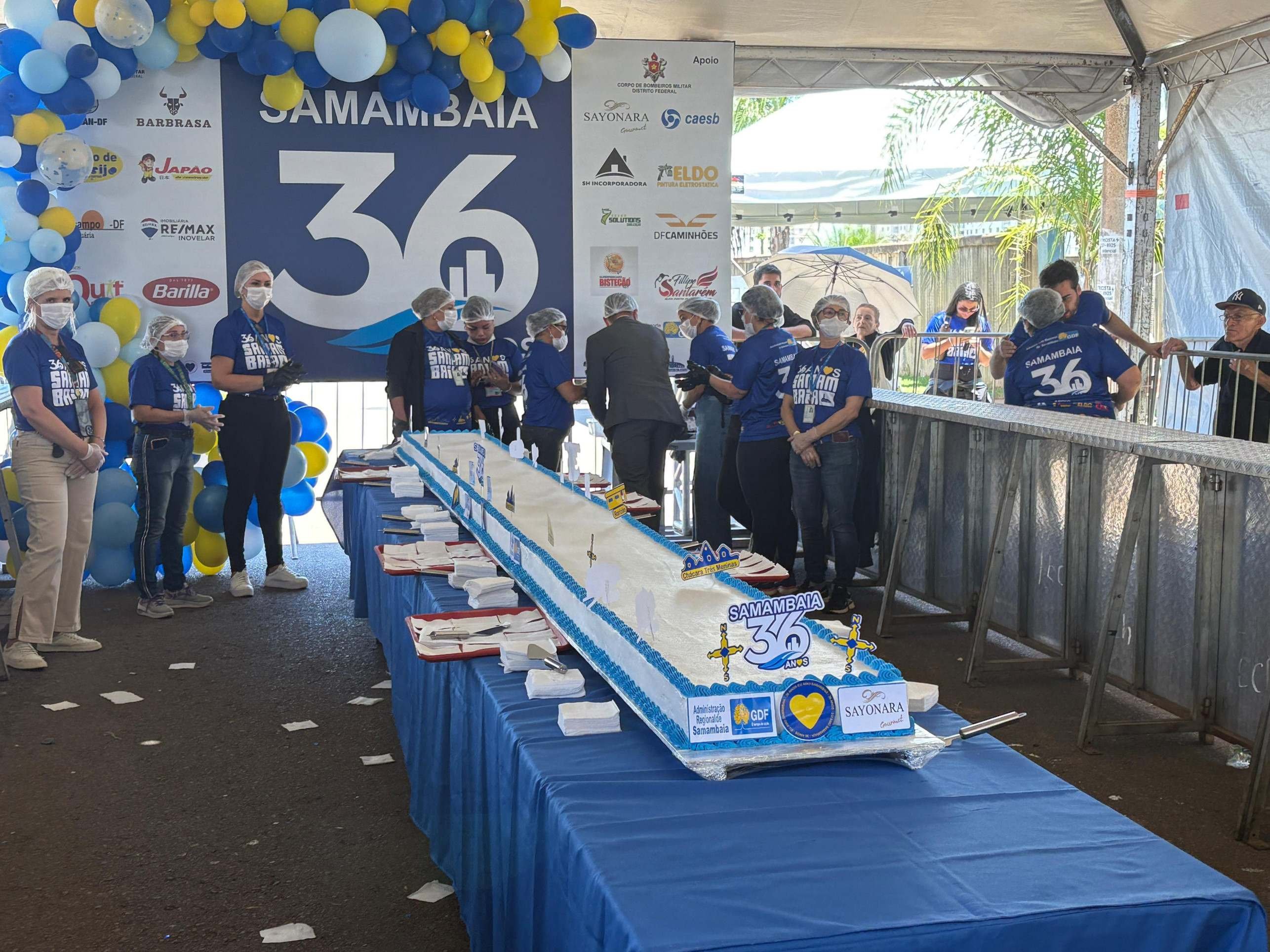 Famoso bolo gigante em comemoração ao aniversário da cidade