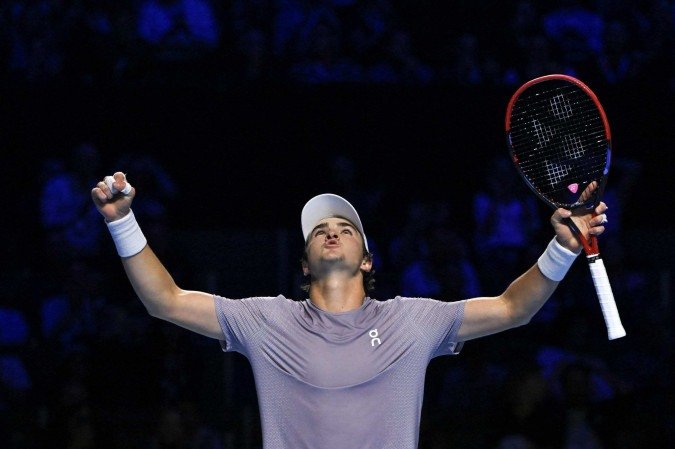 João Fonseca entra para a história como o primeiro brasileiro a vencer um torneio ATP 500 - (crédito: Fabrice Coffrini/AFP) João Fonseca entra para a história como o primeiro brasileiro a vencer um torneio ATP 500 - (crédito: Fabrice Coffrini/AFP)