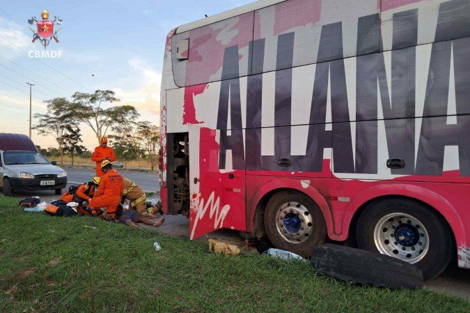 Homem morreu no acostamento da via - (crédito: CBMDF/Divulgação) Homem morreu no acostamento da via - (crédito: CBMDF/Divulgação)