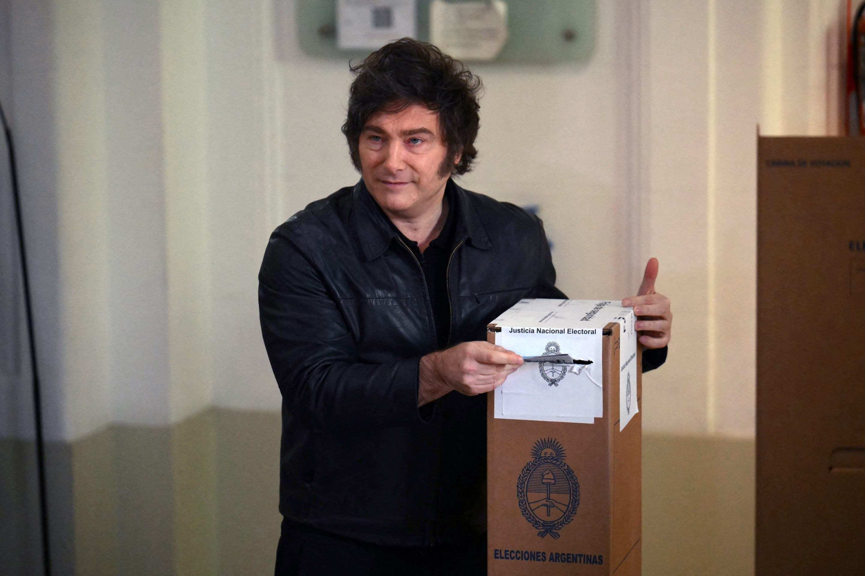 Encerrada a votação legislativa na Argentina; resultados parciais começam às 21h