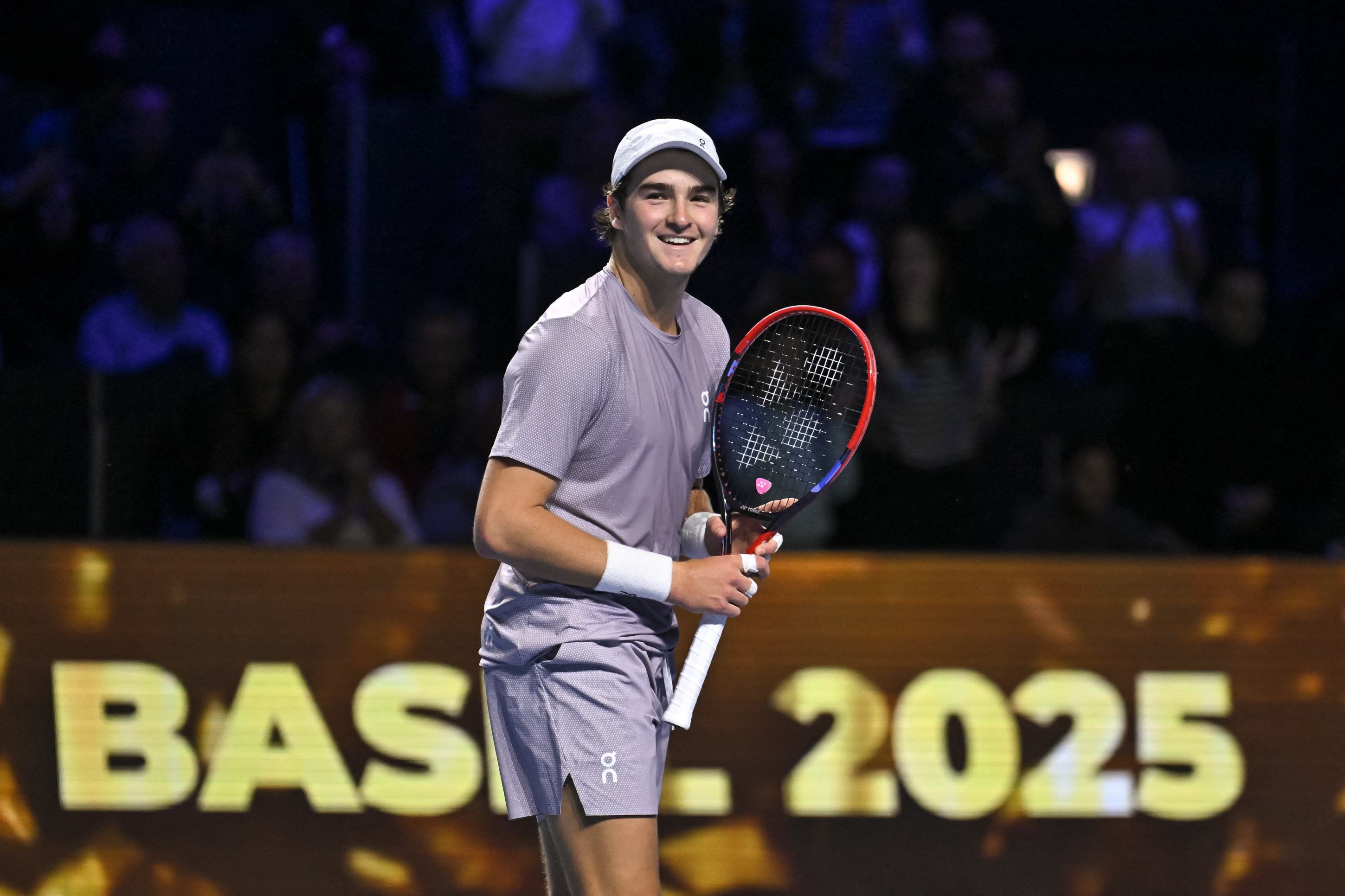 João Fonseca celebra a conquista do ATP 500 da Basileia, na Suíça      
