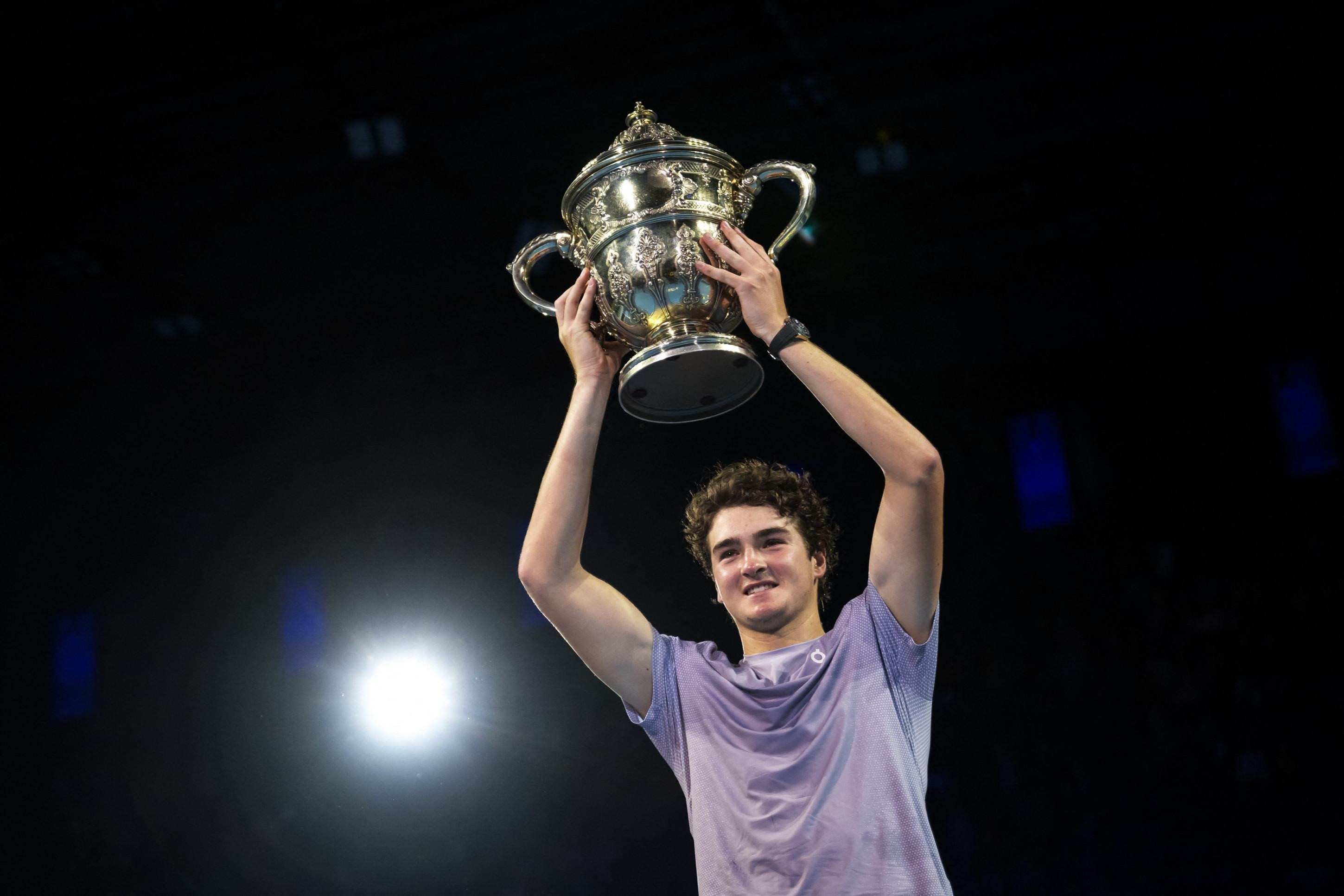 João Fonseca celebra a conquista do ATP 500 da Basileia, na Suíça      