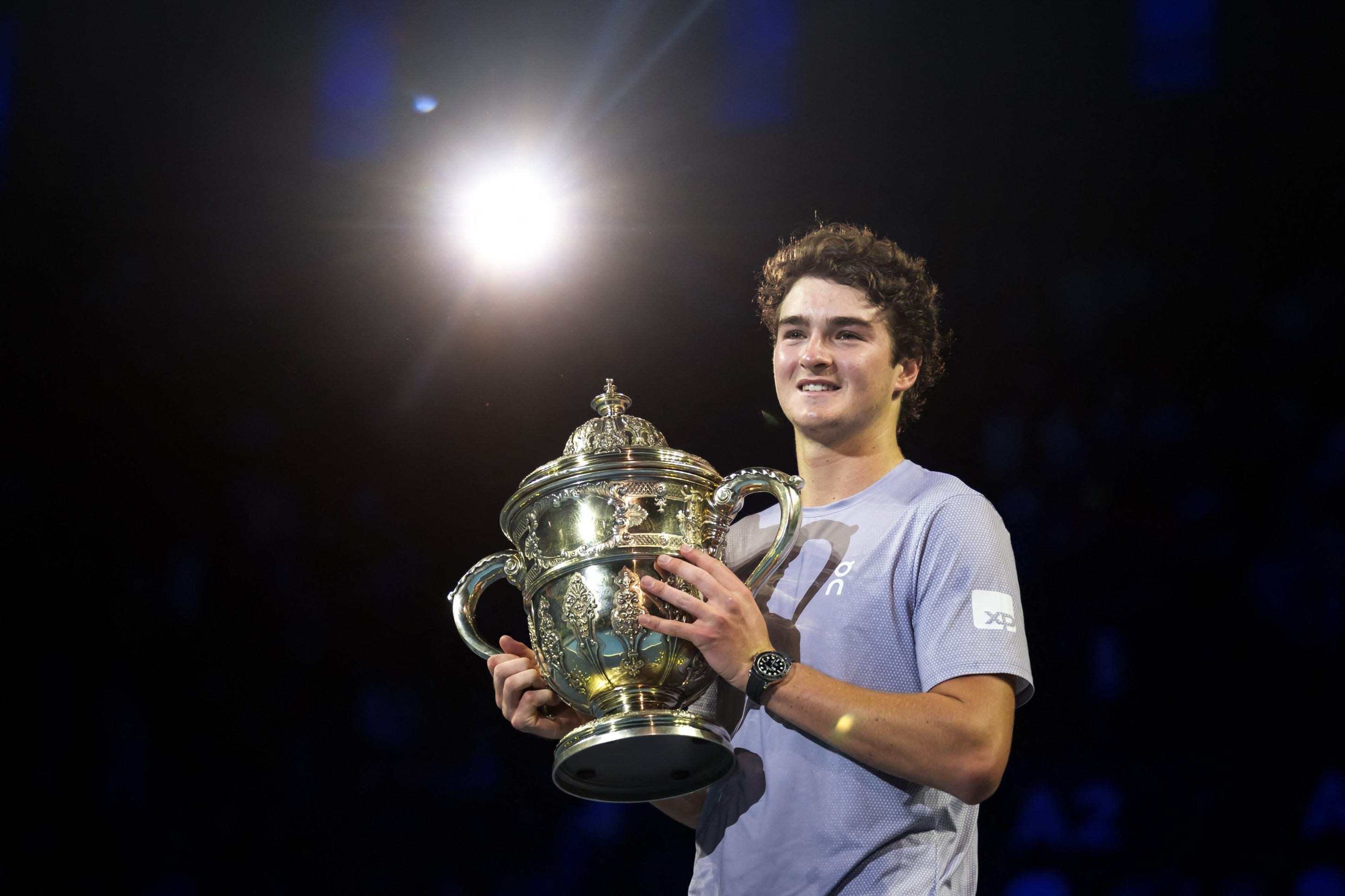 João Fonseca celebra a conquista do ATP 500 da Basileia, na Suíça      