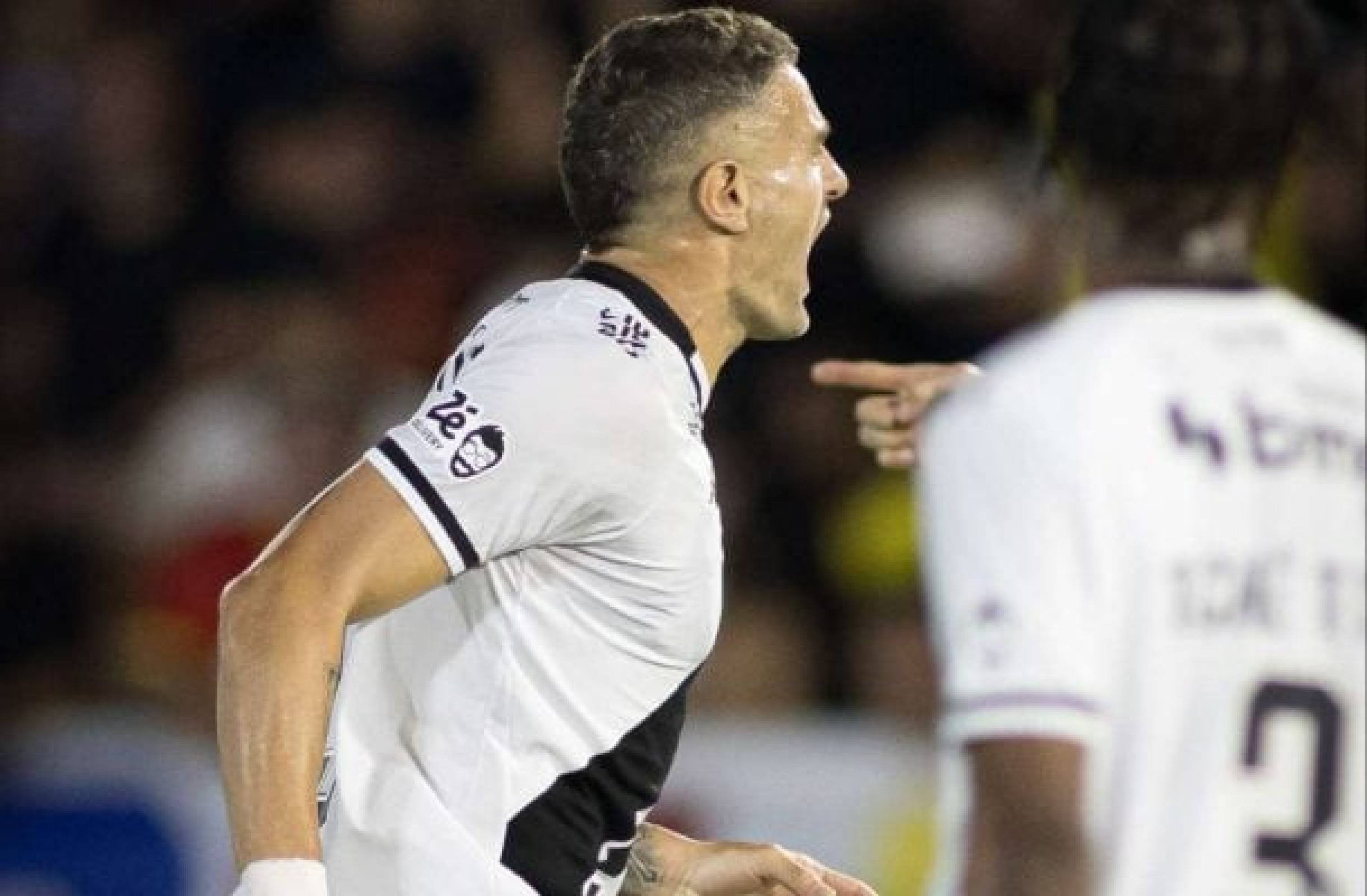 Vegetti encerra jejum, Vasco bate Bragantino e emplaca quarta vitória seguida