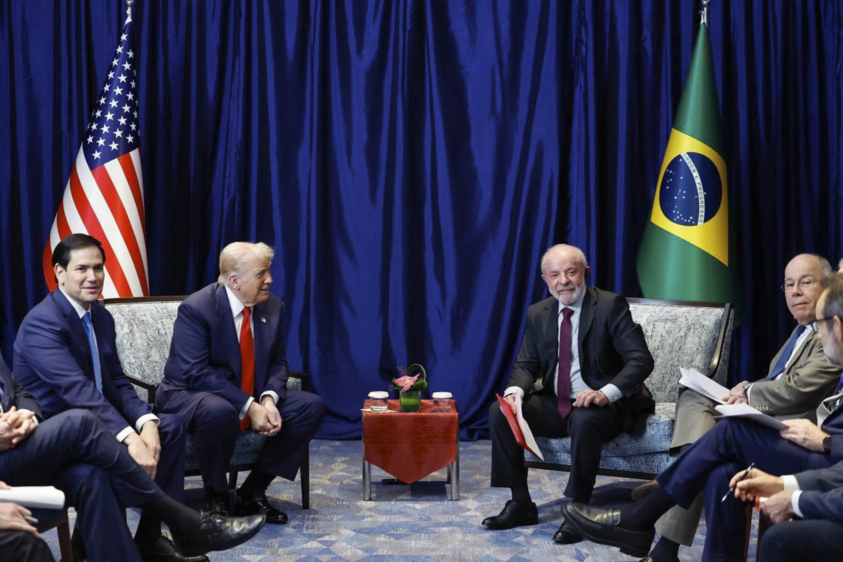 Trump volta a elogiar Lula após ligação: 