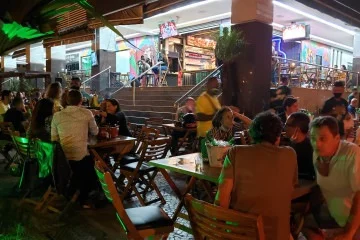 O setor de bares e restaurantes deve ser o principal motor de crescimento para a economia durante o feriado prolongado  -  (crédito:  Carlos Vieira/CB/D.A Press)