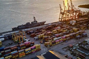 De janeiro a novembro, as exportações atingiram US$ 317,821 bilhões, crescimento de 1,8% -  (crédito: MARTIN BERNETTI / AFP)