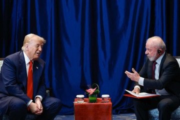 Lula e Trump na Malásia, em outubro: medidas anunciadas pela Casa Branca mantém sobretaxa de 40% sobre produtos brasileiros. - (crédito: Ricardo Stuckert/PR) Lula e Trump na Malásia, em outubro: medidas anunciadas pela Casa Branca mantém sobretaxa de 40% sobre produtos brasileiros. - (crédito: Ricardo Stuckert/PR)