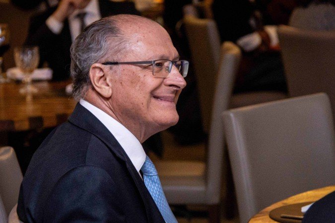 Após avanço em tarifaço, Alckmin participa de evento empresarial Brasil-EUA