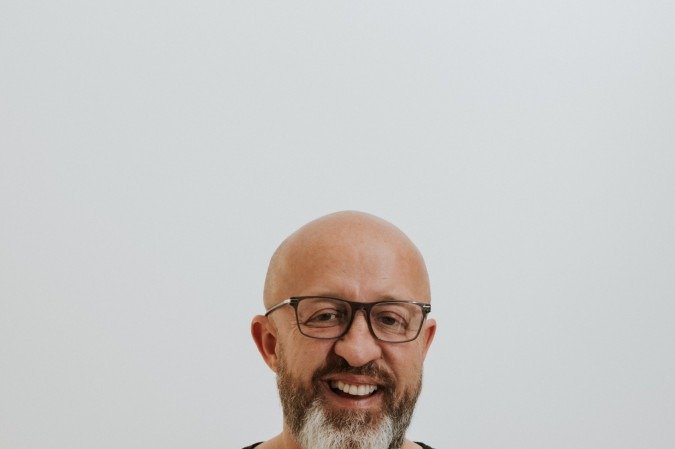  Escritor Fabrício Carpinejar estará em Brasília nesta quinta-feira para palestra e sessão de autógrafos -  (crédito:  Yury Oliveira)