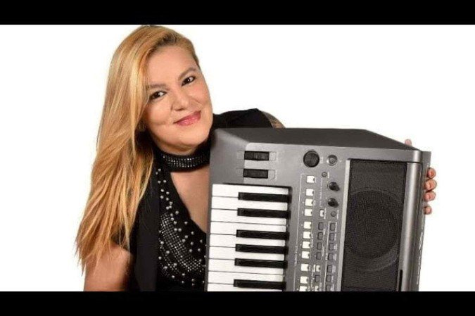 Laércia Dantas, responsável pelo meme 'Garçom, Tem Pitú?' - (crédito: Arquivo) Laércia Dantas, responsável pelo meme 'Garçom, Tem Pitú?' - (crédito: Arquivo)