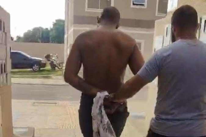 Homem foragido suspeito de duas tentativas de homicídio é preso
- (crédito: Cedido ao Correio) Homem foragido suspeito de duas tentativas de homicídio é preso
- (crédito: Cedido ao Correio)