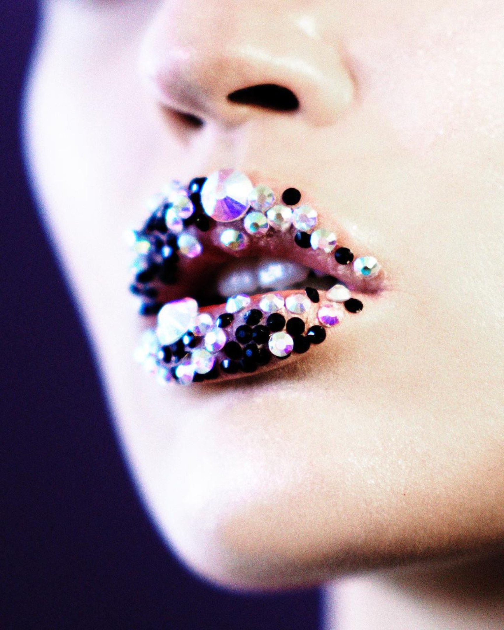 Aplica&ccedil;&otilde;es criativas nos l&aacute;bios s&atilde;o f&aacute;ceis e estilosas 