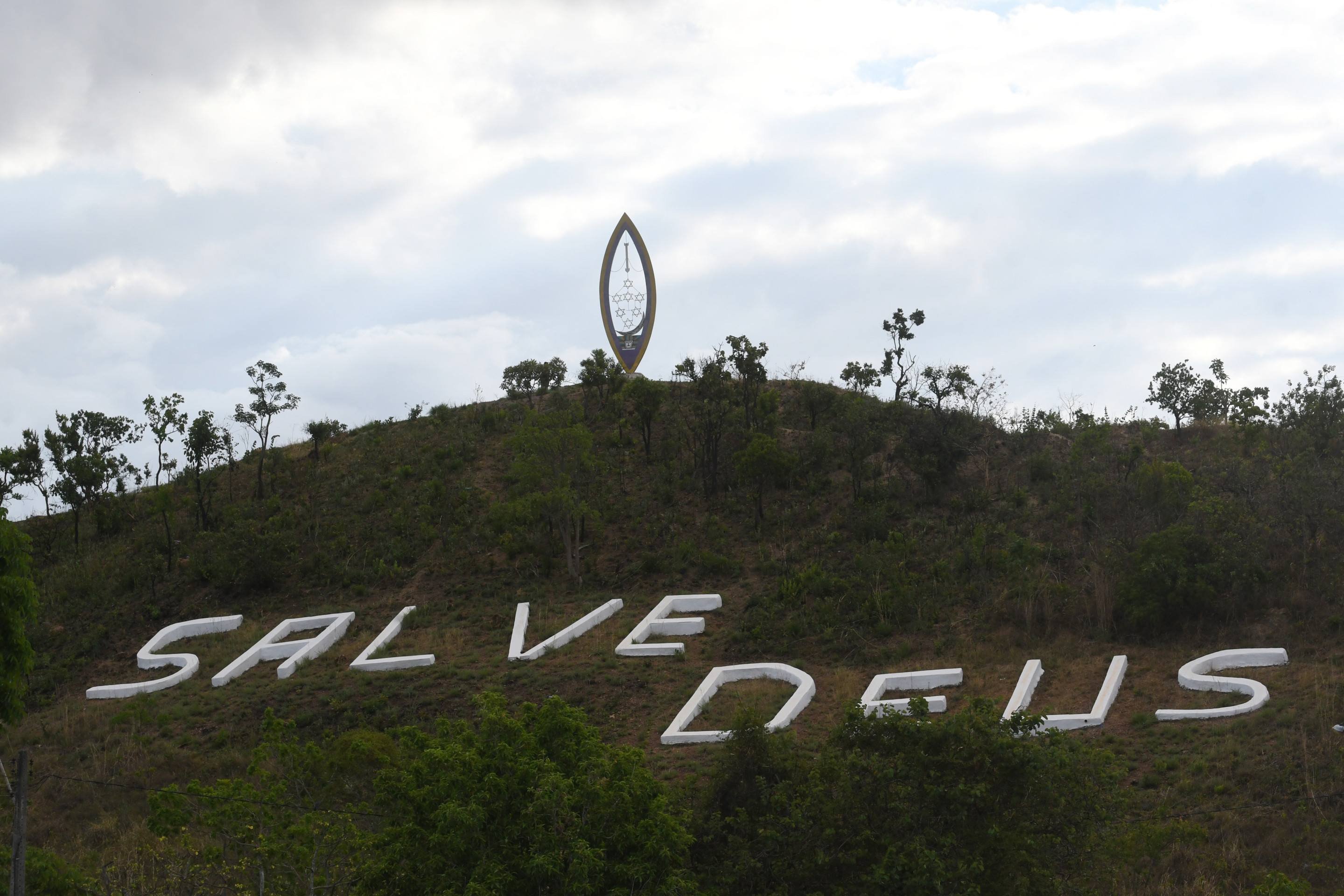 No Vale do Amanhecer, os seguidores se cumprimentam pela sauda&ccedil;&atilde;o 