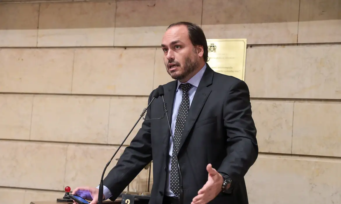 Carlos Bolsonaro diz que família não tem informações sobre o pai há 2 dias - Renan Olaz/CMRJ