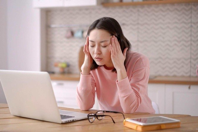 Dor de cabeça persistente pode indicar alterações neurológicas importantes, incluindo tumor cerebral (Imagem: GoSlow | Shutterstock) - (crédito: EdiCase) Dor de cabeça persistente pode indicar alterações neurológicas importantes, incluindo tumor cerebral (Imagem: GoSlow | Shutterstock) - (crédito: EdiCase)