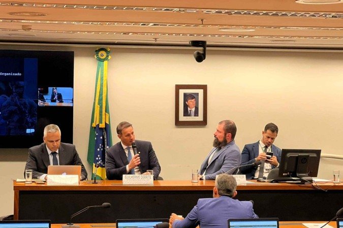Deputados batem boca sobre ação no Rio e crime organizado