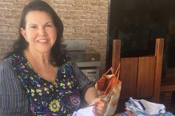 Cleide Helena durante aula de croch&ecirc; 