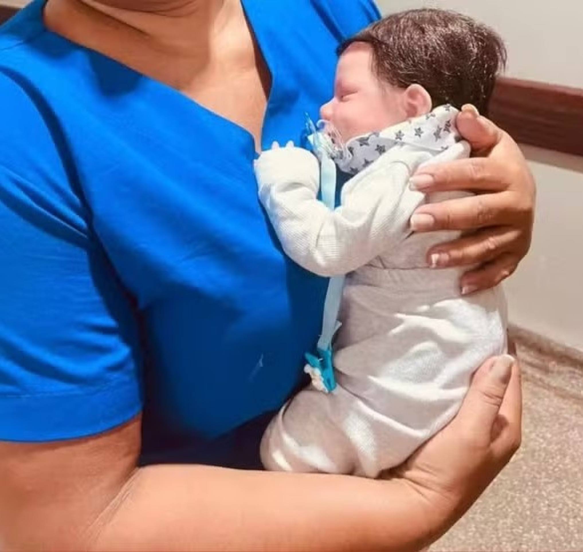 Mulher leva bebê reborn para unidade de saúde com 