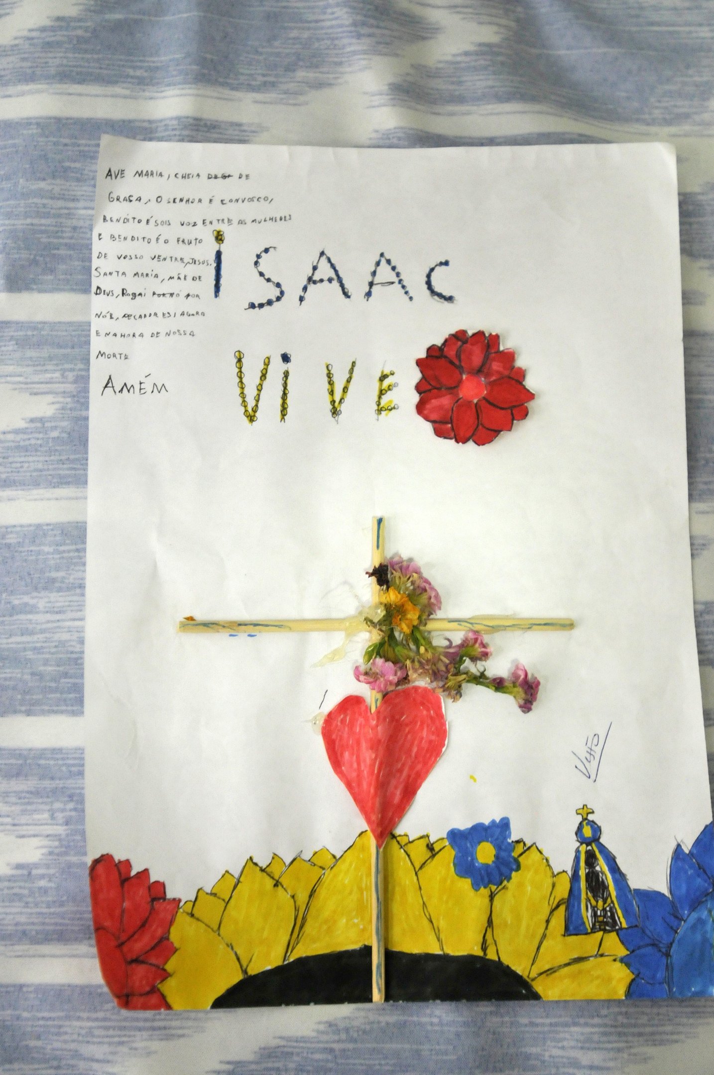  28/10/2025. Cr&eacute;dito: Minervino J&uacute;nior/CB/D.A Press. Brasil.  Brasilia - DF. Entrevista com os pais de Isaac Vilhena v&iacute;tima de latroc&iacute;nio na quadra 112/113 sul. Jane Vilhena(m&atilde;e), Lucas Vilhena(pai) e Edson J&uacute;nior(irm&atilde;o). Homenagem dos amigos.
