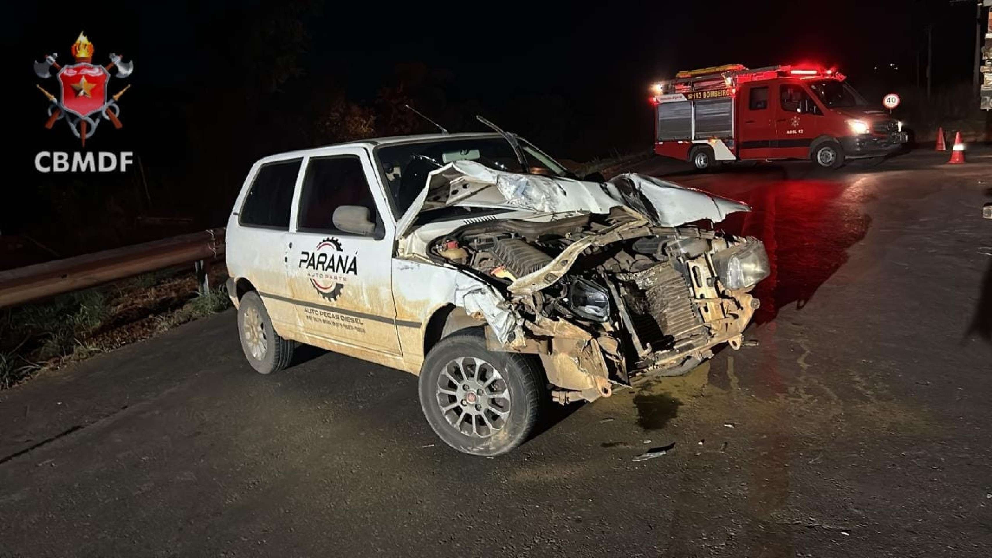Carro colide com caminhão no Polo JK e deixa uma pessoa ferida