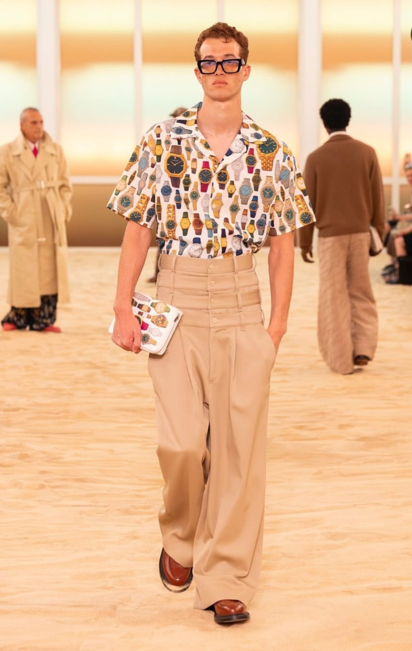 Calças acinturadas também são tendências masculinas