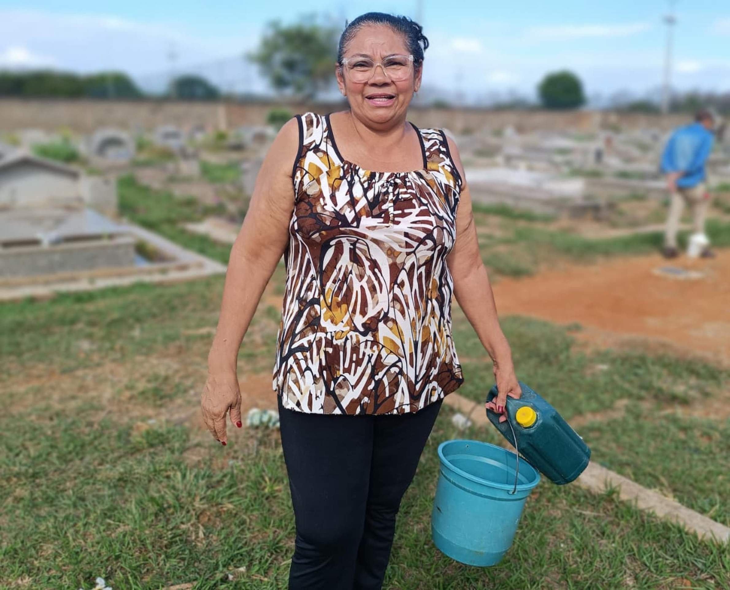 Rosilene contou que a &aacute;gua para a limpeza &eacute; dif&iacute;cil de conseguir e traz baldes e gal&otilde;es de casa