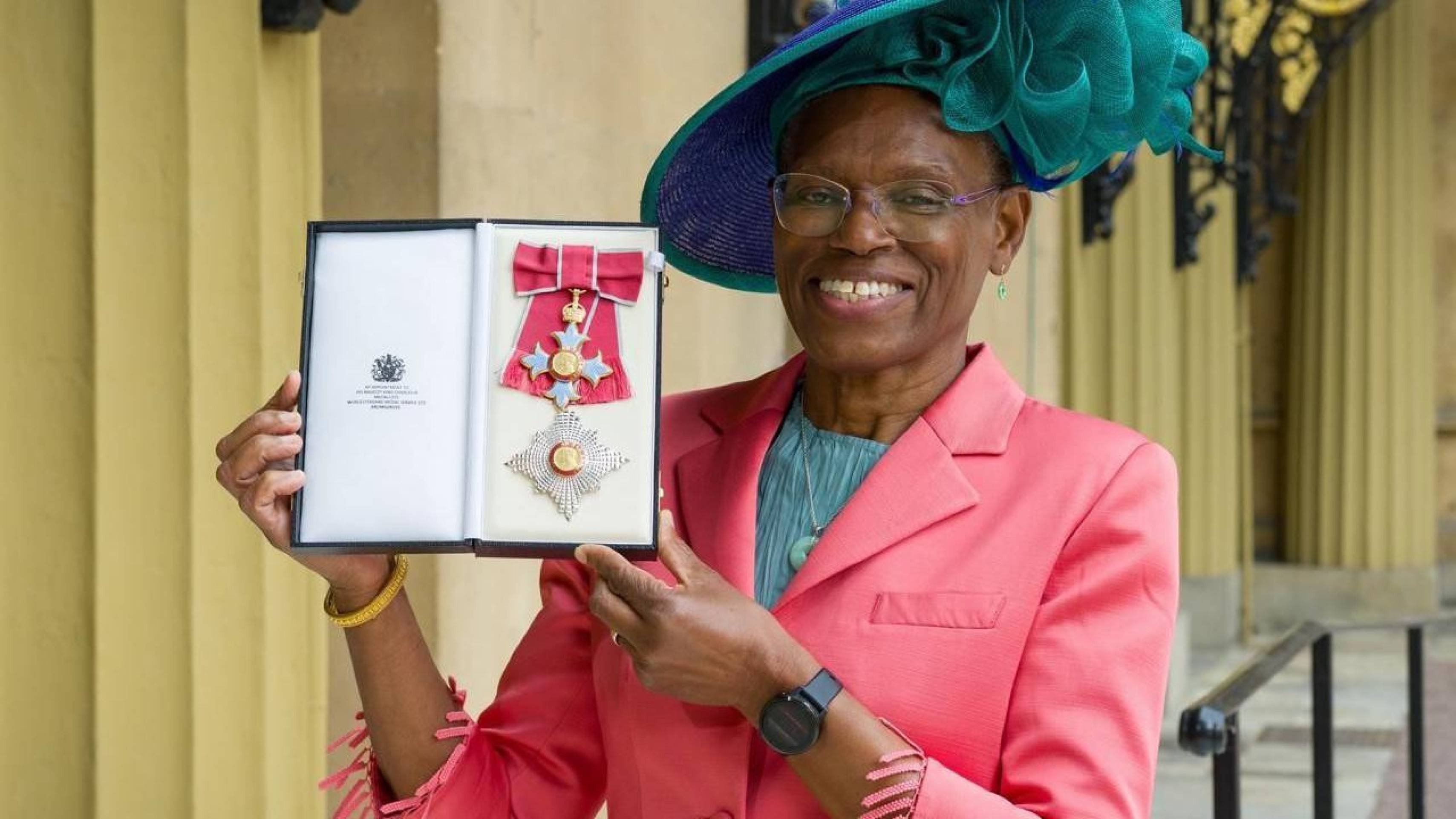 A mulher que vivia com suas 3 filhas em abrigo para moradores de rua e se tornou cientista renomada