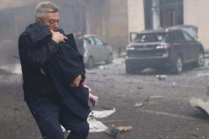 O prédio onde ficava a creche foi destruído -  (crédito: Reuters)