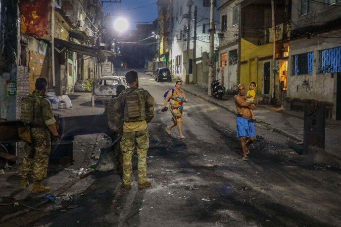Operação foi implementada contra a facção Comando Vermelho nos complexos do Alemão e da Penha - (crédito: Bruno Itan) Operação foi implementada contra a facção Comando Vermelho nos complexos do Alemão e da Penha - (crédito: Bruno Itan)