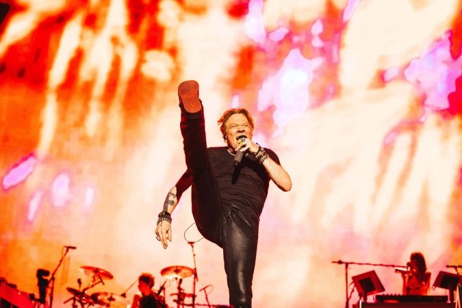 Liderado por Axl Rose, o grupo encerra a turnê brasileira com show no Mané Garrincha