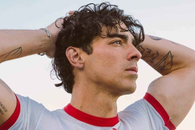 Joe Jonas fala sobre solidão e recomeço após divórcio - (crédito: TMJBrazil) Joe Jonas fala sobre solidão e recomeço após divórcio - (crédito: TMJBrazil)