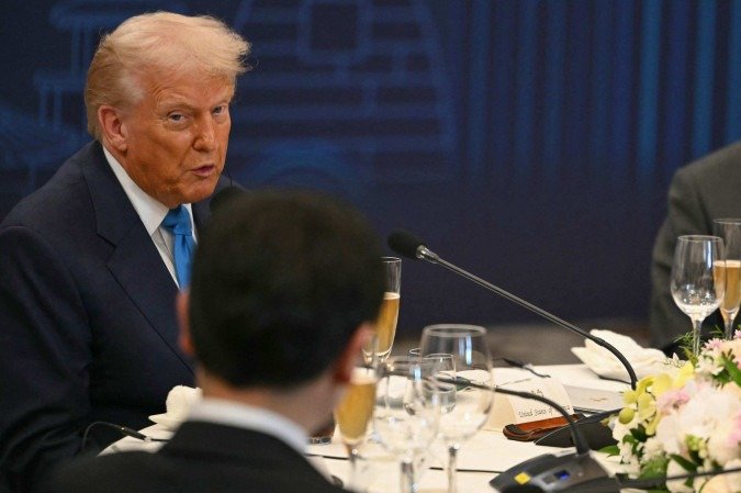 Trump chega à Coreia do Sul após visitar Malásia e Japão -  (crédito: ANDREW CABALLERO-REYNOLDS / AFP)
