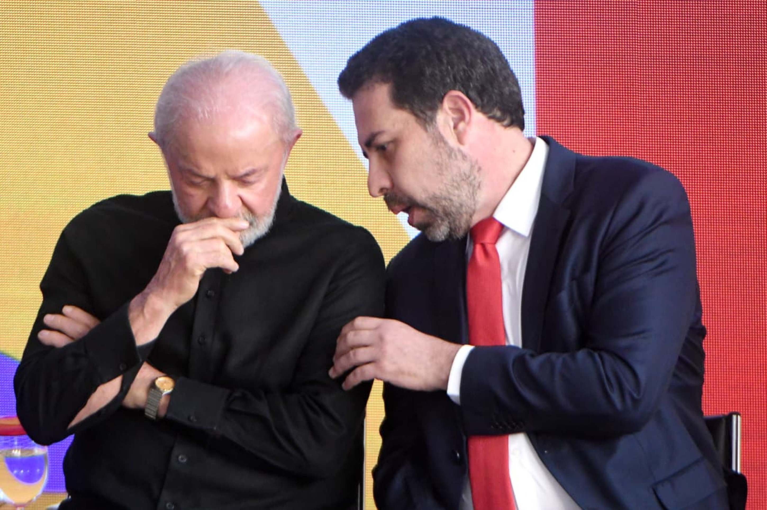 Lula e Boulos durante a posse como ministro