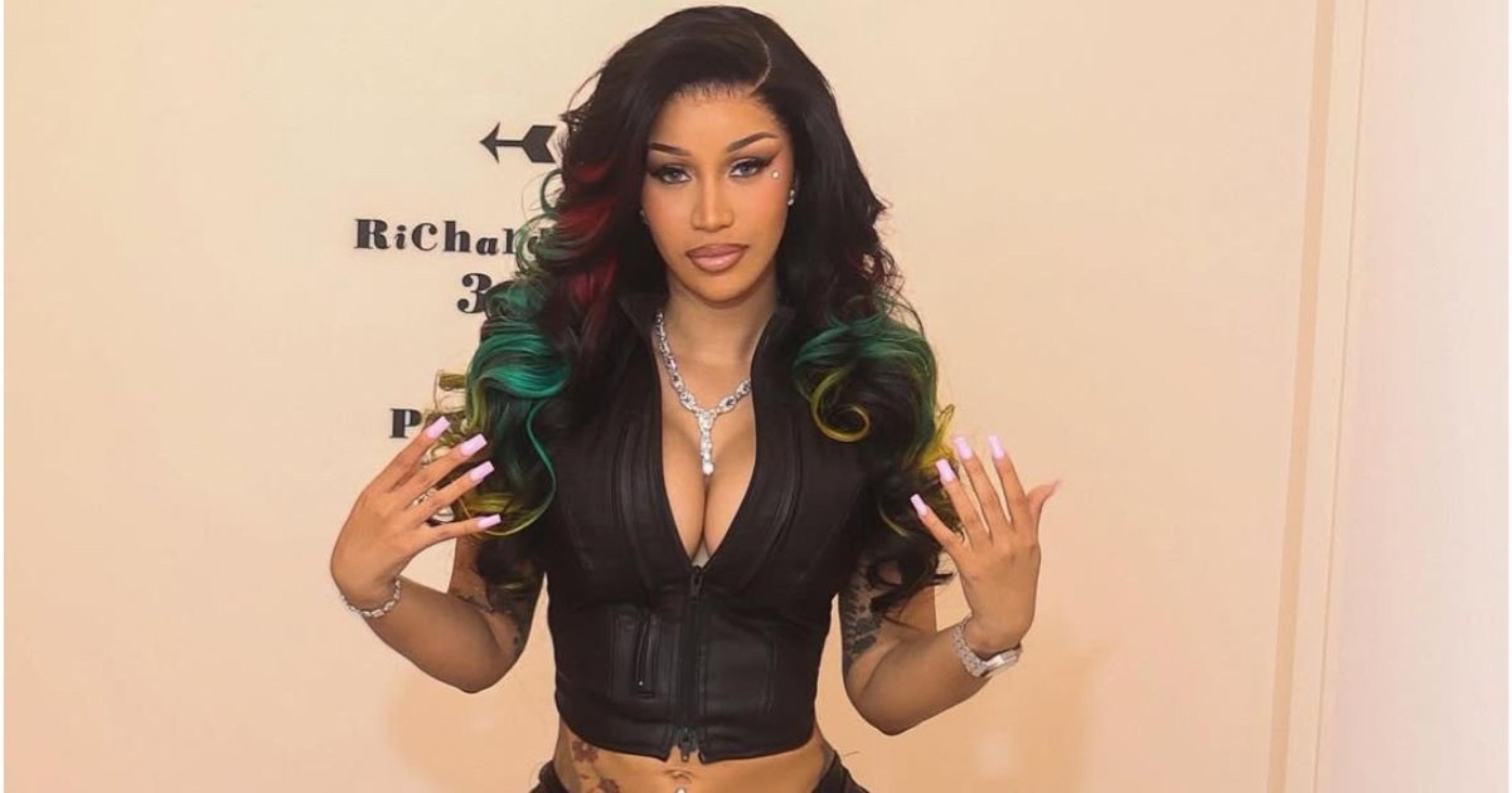 Cardi B anuncia nova era e promete mais um álbum