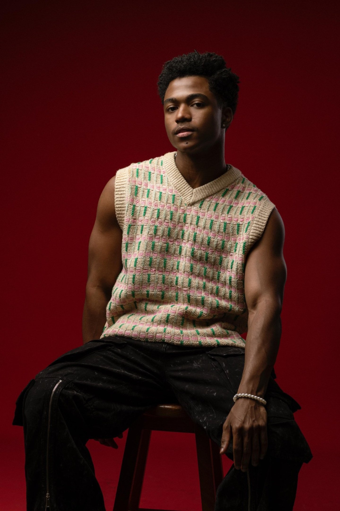 A voz de uma geração: Guthierry Sotero celebra papel e trama de Três graças