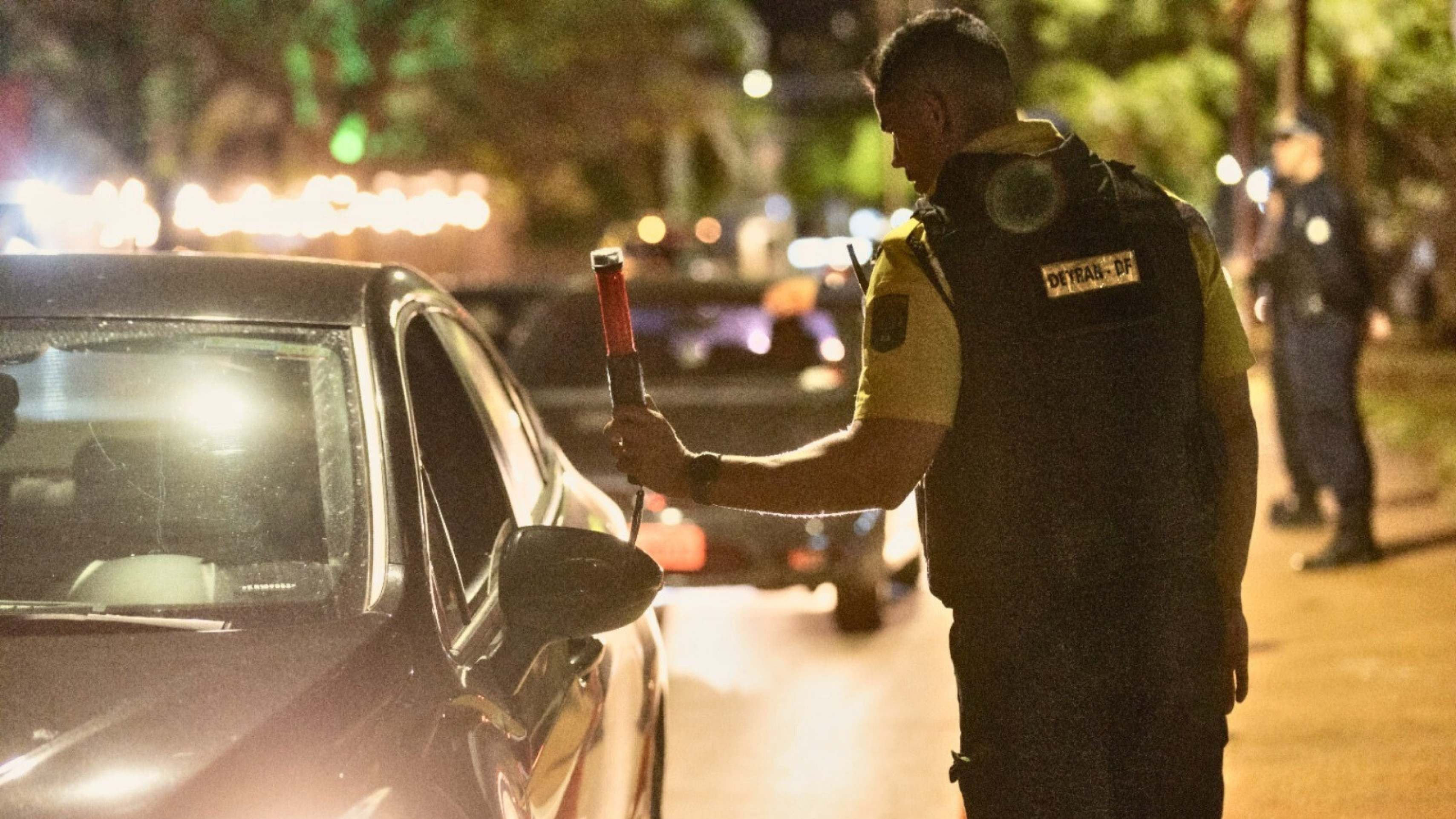 Agentes de trânsito usarão câmeras corporais no DF