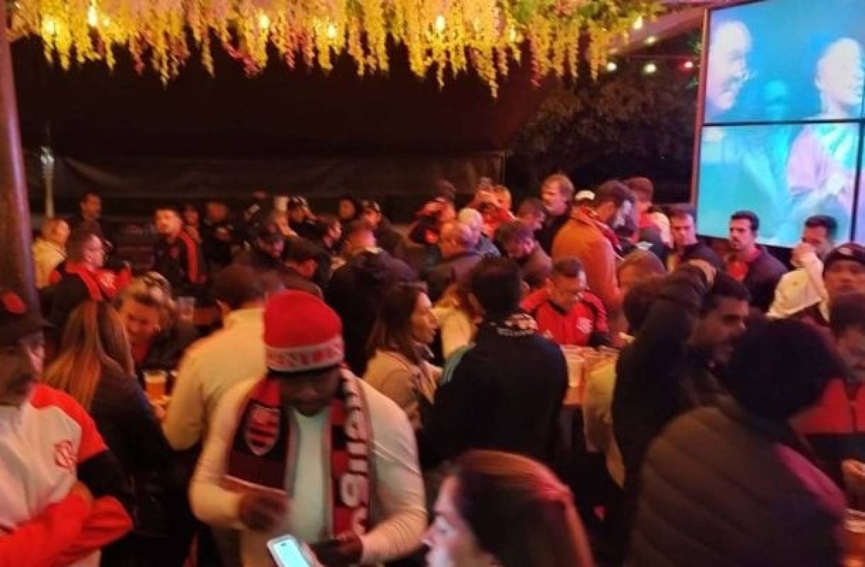 Consulado do Flamengo em Buenos Aires recebe cerca de 250 torcedores em festa