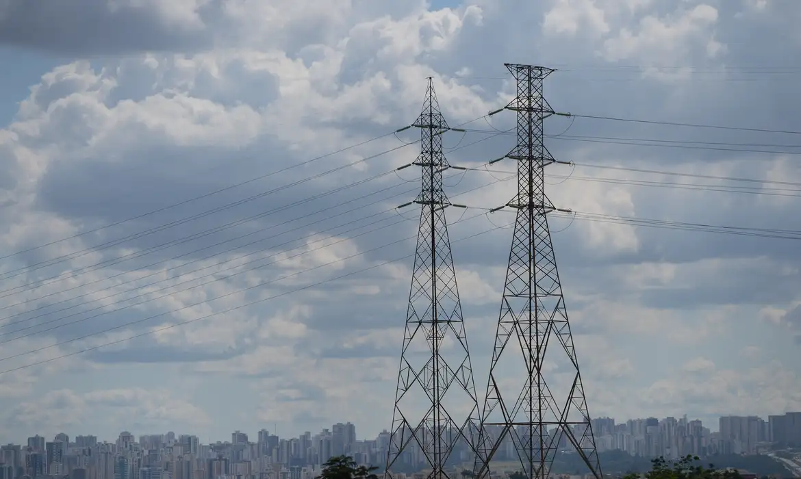 A maior queda foi influenciada pela redução de 9,38% na tarifa de eletricidade residencial - (crédito: Fábio Rodrigues Pozzebom/Agência Brasi) A maior queda foi influenciada pela redução de 9,38% na tarifa de eletricidade residencial - (crédito: Fábio Rodrigues Pozzebom/Agência Brasi)