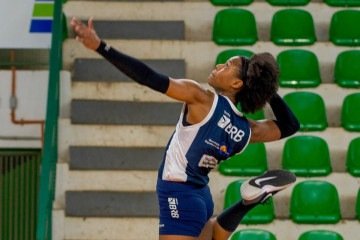 Aos 24 anos, Karen consta no ranking das maiores pontuadores da Superliga Feminina na temporada de 2025/2026 -  (crédito: Rogério Guerreiro/Brasília Vôlei)