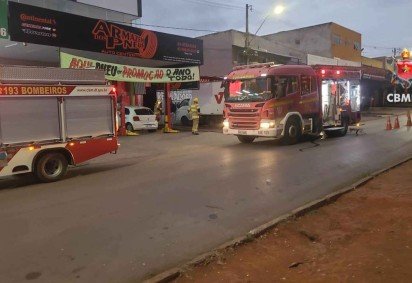 Bombeiros combatem princ&iacute;pio de inc&ecirc;ndio em oficina no posto de combust&iacute;veis em Planaltina